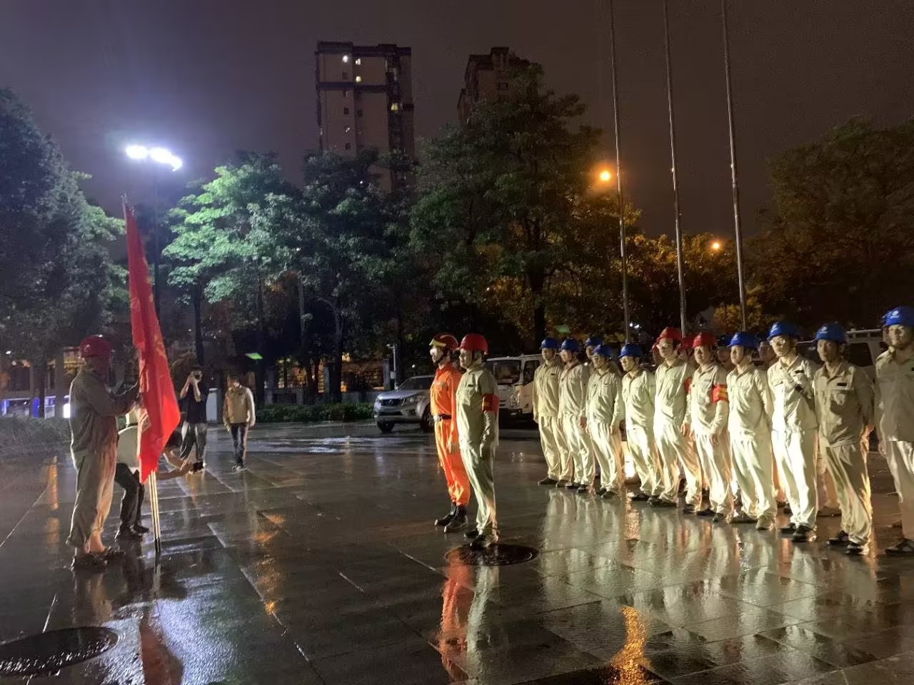 国网莆田供电公司火速驰援福清抢修复电（陈娜丽）.jpg