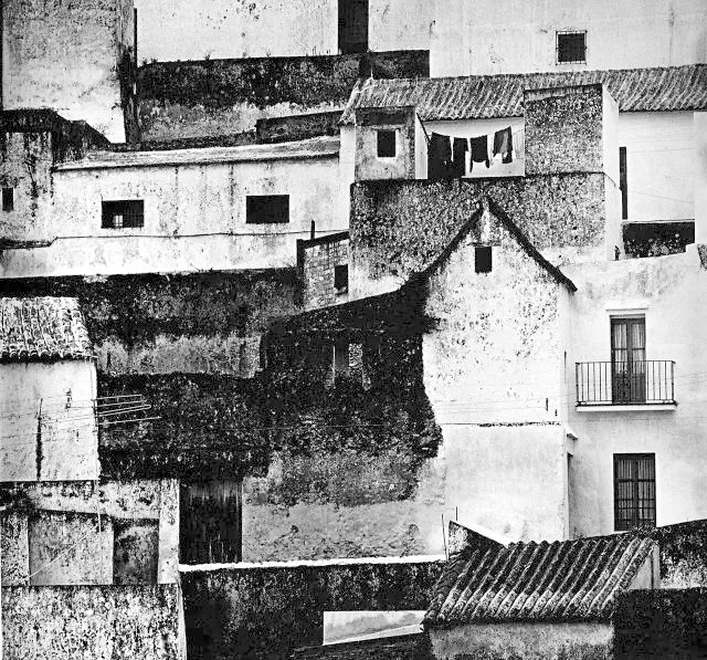 30.布莱特·韦斯顿：村庄，西班牙，1971年.jpg