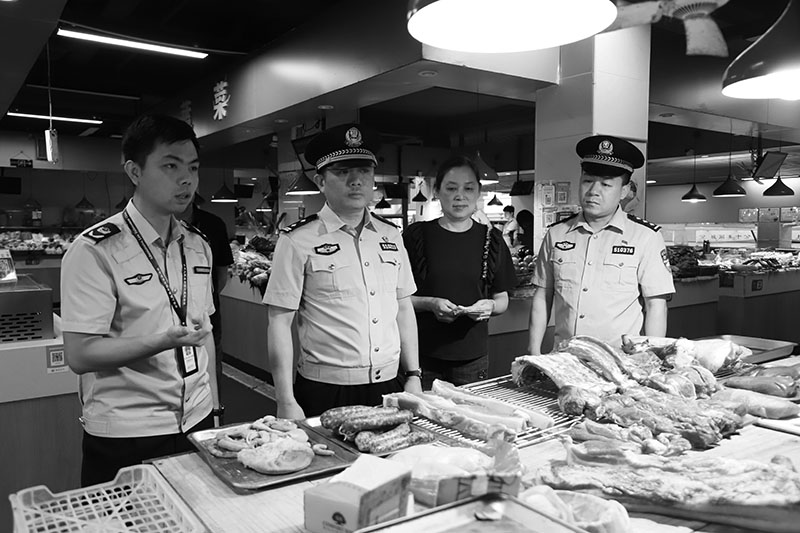 联合市场监管部门对肉制品经营户开展“拉网式”排查.jpg