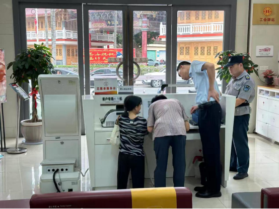 春风化雨盈服务，微处 见情护安澜——中国工商 银行莆田鉴前支行特殊群体服务纪实487.png